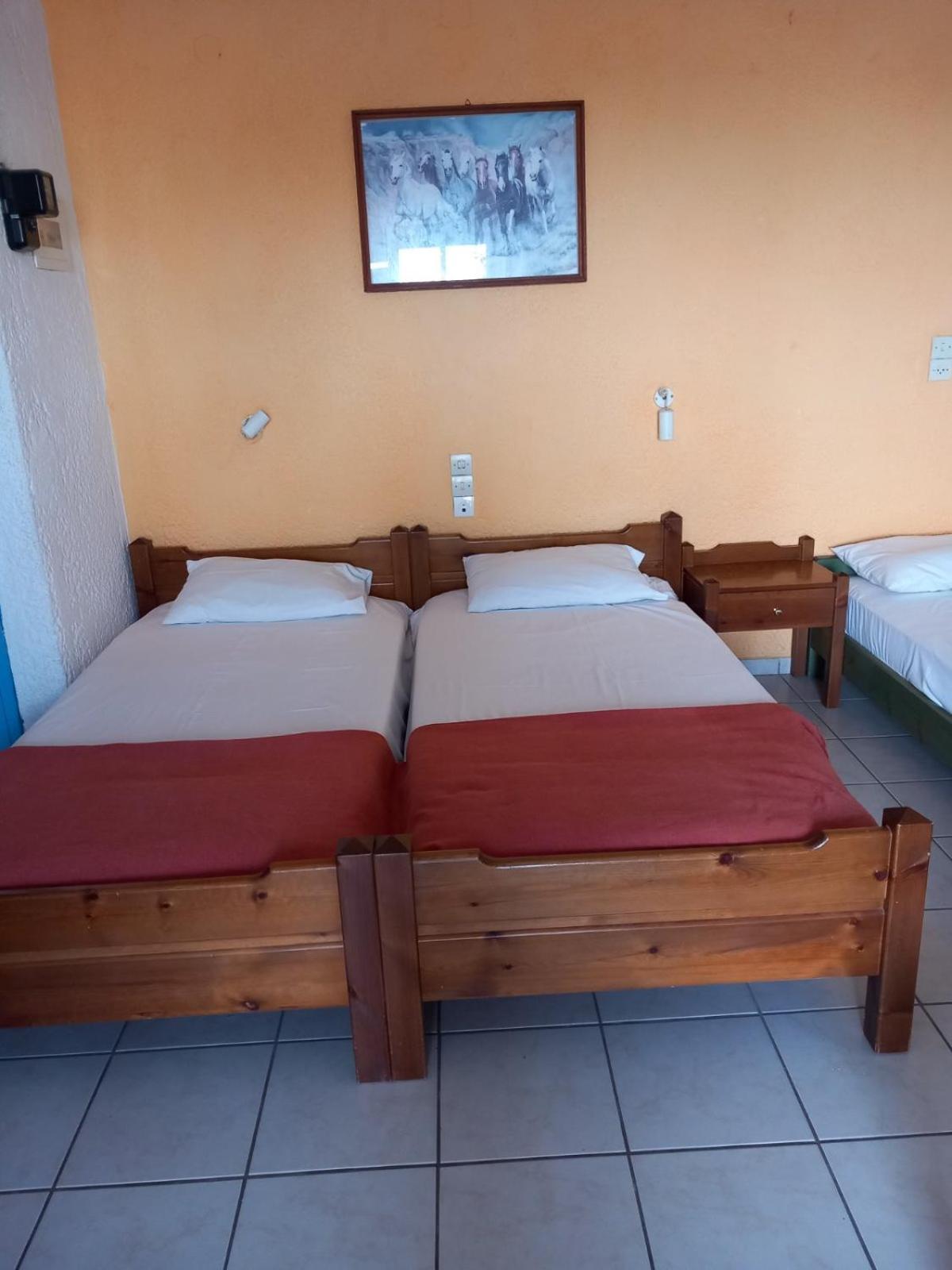 Antikristo Rooms Karteros Exterior photo