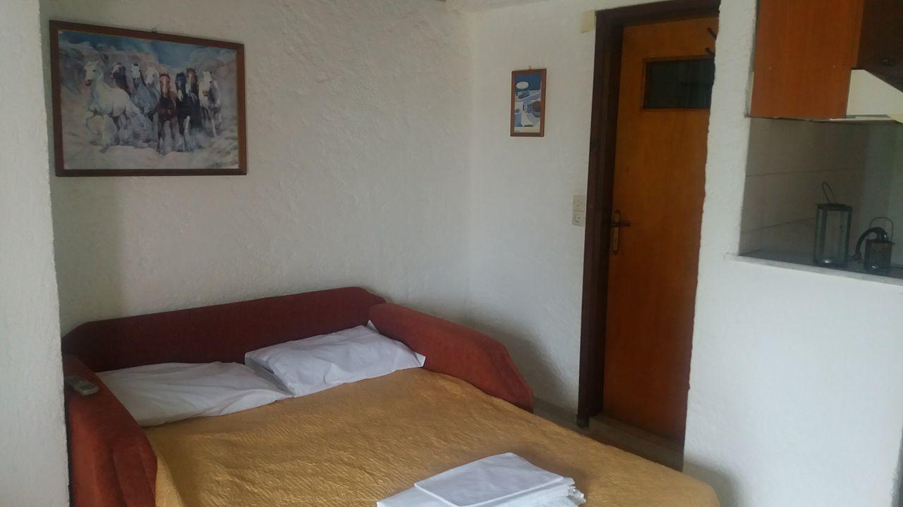 Antikristo Rooms Karteros Exterior photo