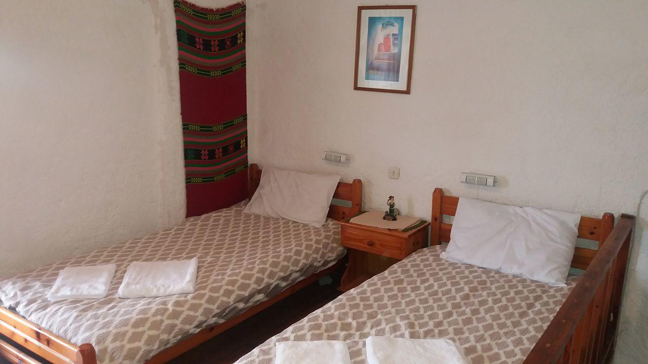 Antikristo Rooms Karteros Exterior photo
